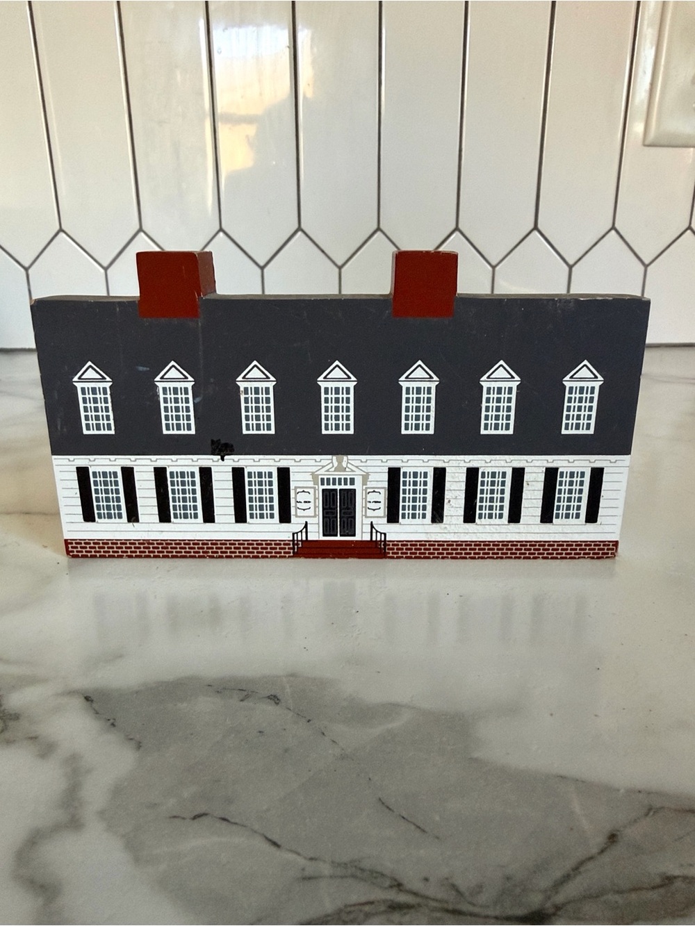 Vintage 1993 The Cat’s Meow Williamsburg Series “Raleigh Tavern”